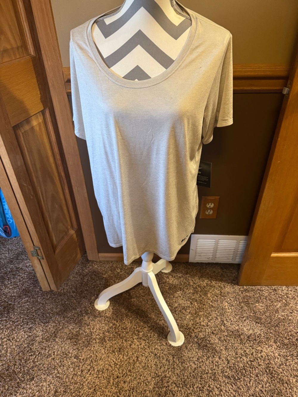Nike Short Sleeve Scoop Neck Tee - grey